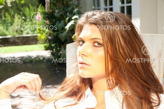 natural portrait of a teenage in withe shirt