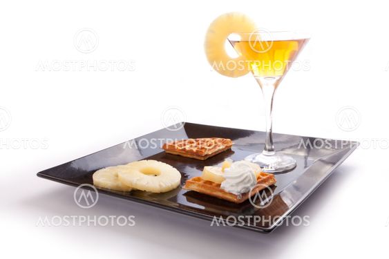 Pineapple Tart Slices with Drink