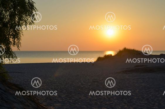 Solnedgång vid en strand på Gotland 1