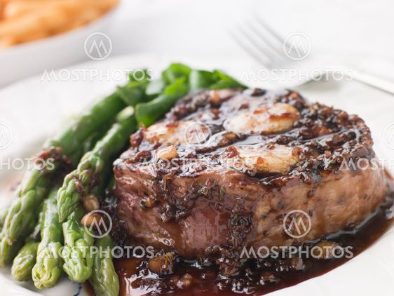 Fillet of Beef Bordelaise with Asparagus Spears and Saut...