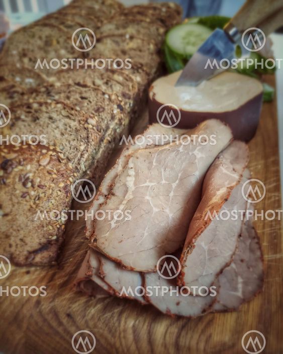 Roast beef, cheese and bread