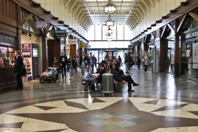 Göteborg C resenärer i väntsalen