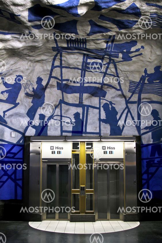 T-Centralen lifts and mural painting