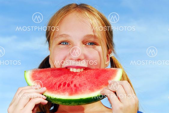 Tyttö kanssa Vesimeloni
