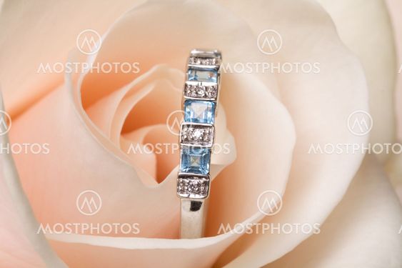 Gold engagement ring
