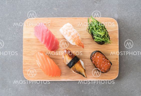 mixed sushi set