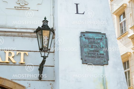 Decorative plate and street lamp on the walls