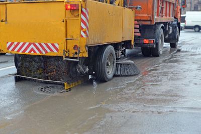Cleaning of the carriageway with use of the sweeping...