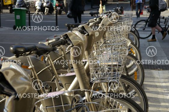 rental bicycles in paris