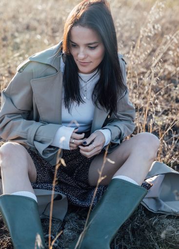 Beautiful fashionable brunette woman in gray coat...