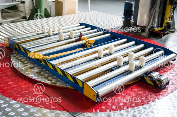 Turntable for wrapping pallets