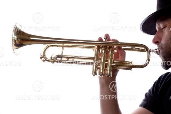 Play trumpet