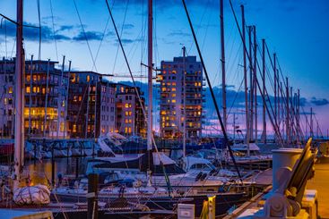 Kvällsljus vid båthamnen i Västra hamnen i Malmö