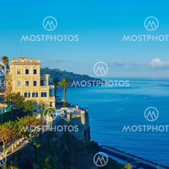 "Sorrento is expensive and m..." av Andriy Sarymsakov Mostphotos