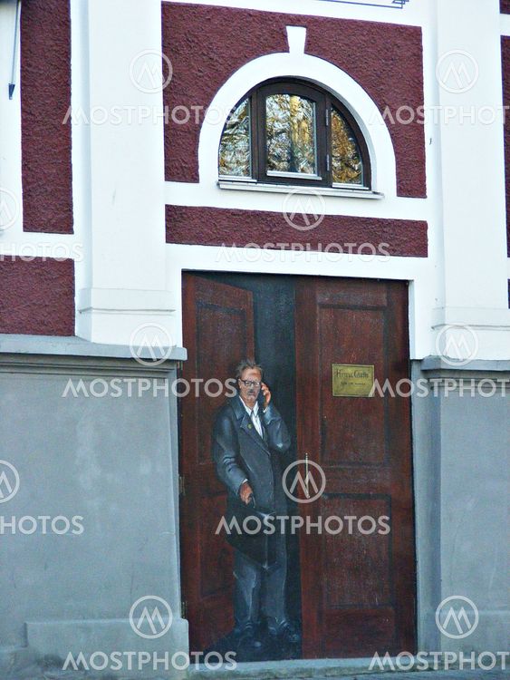 The man and the streetgate