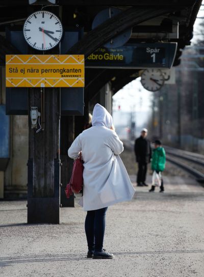 Resenär på Kumla station