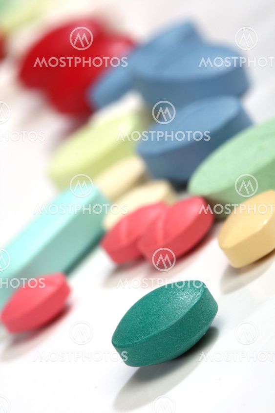 Gruppe af farverige medicin piller