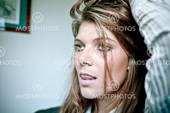 natural portrait of a teenage in withe shirt