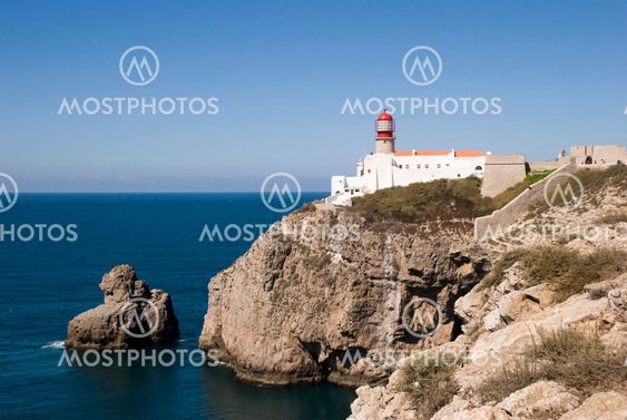 Lys hus i Ponta de Sao Vicente, Portugal
