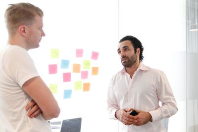 Kontor, samtal i korridoren