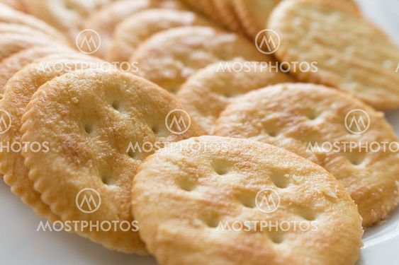 Crackers in a white disk