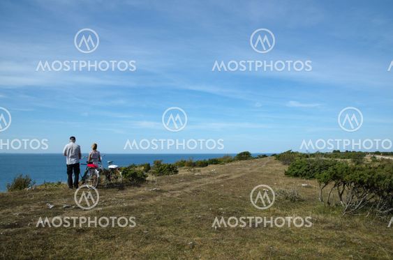 Couple with bikes watching the view