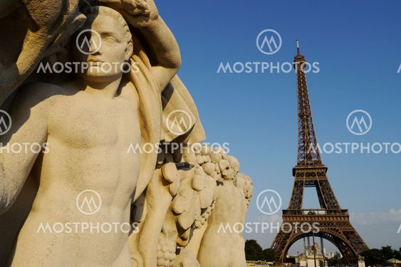sculpture and eiffel tower