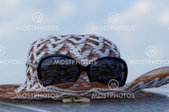 hat with sunglasses