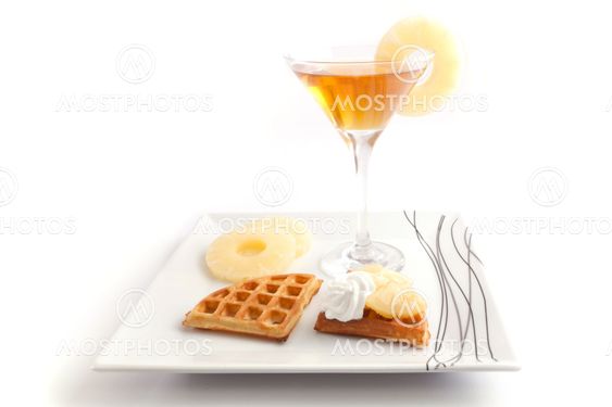 Pineapple Tart Slices with Juice