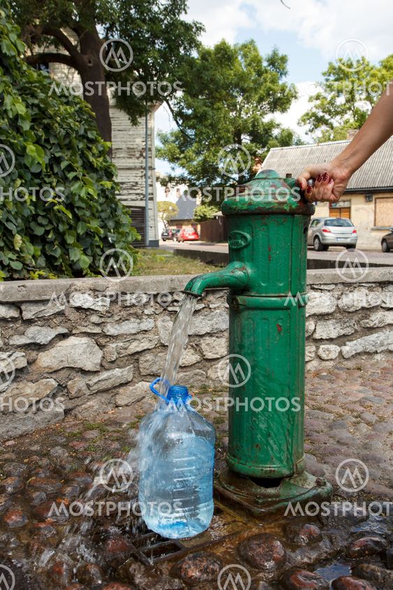 Street water pump