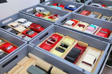 1:18 scale diecast car models