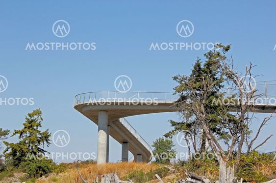 Pedestrian overpass bridge