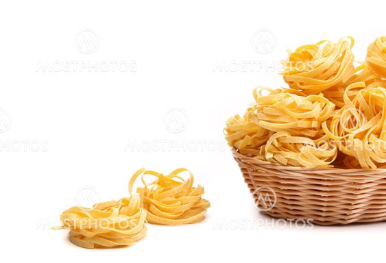 Tagliatelle paglia e fieno at basket