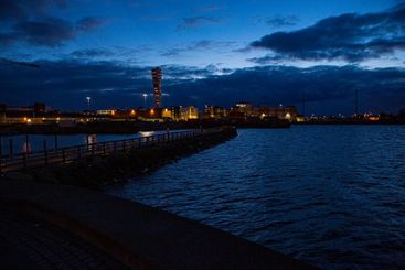 Utsikt från västra hamnen i nattljus