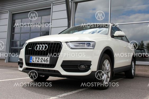 Cream Audi Quattro