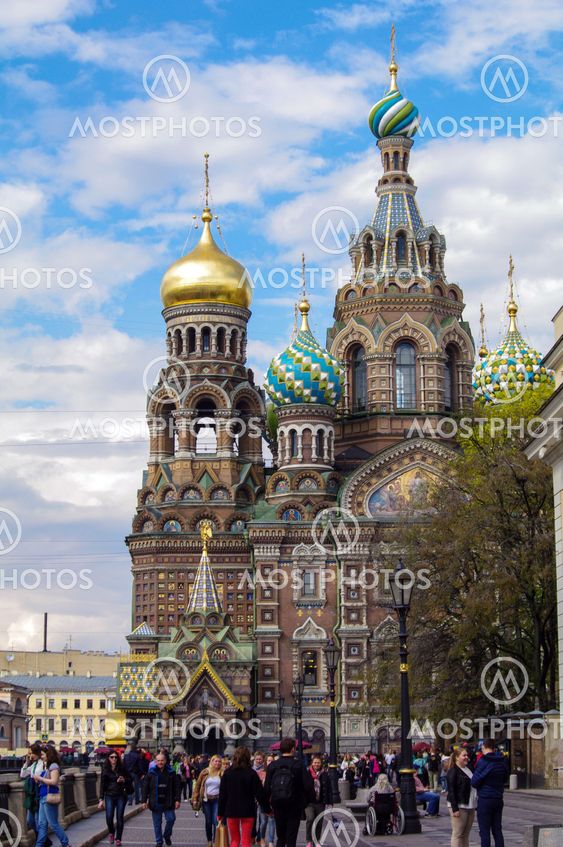 SAINT PETERSBURG, RUSSIA - MAI 10, 2014: walking people in front of church the Savior on Spilled Blood
