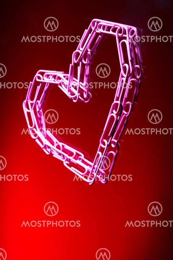 heart from paper clips