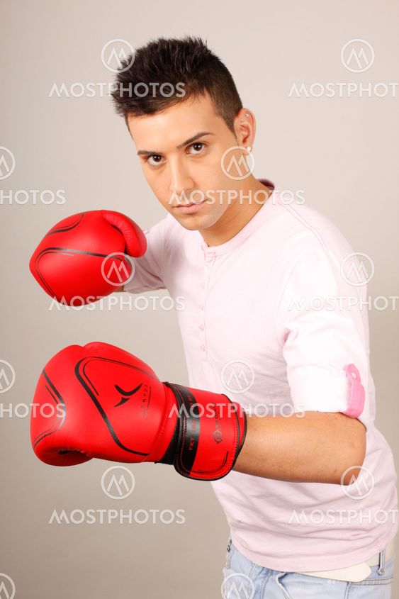 Pojke med boxhandskar
