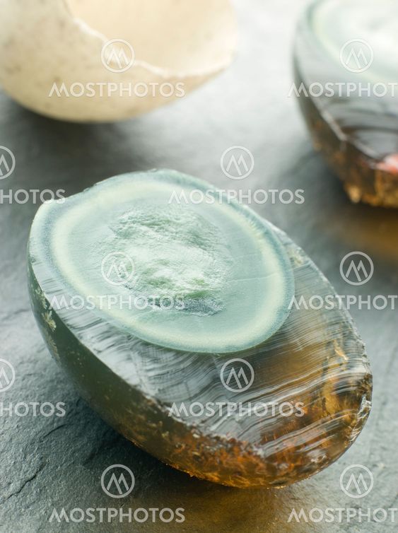 1000 Vuoden muna leikattu puolet Shell
