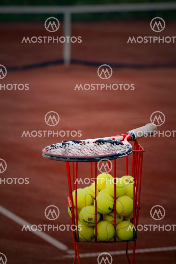 Tennis rack and bollkorg
