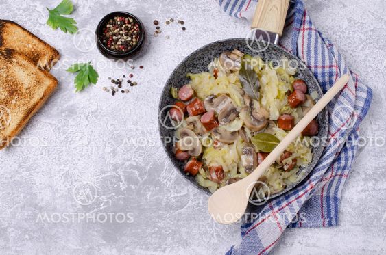 Stewed vegetables with sausages