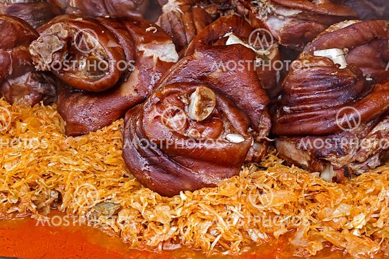 Pork knuckle placed on cabbage -2