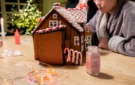 making ginger bread house