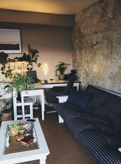 This space gives off such an organic warmth. Still life...