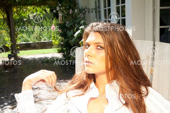 natural portrait of a teenage in withe shirt
