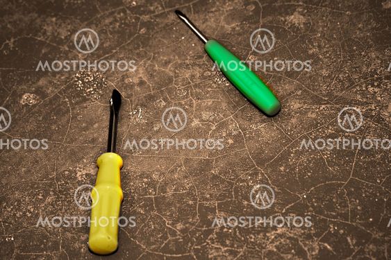 Screw drivers