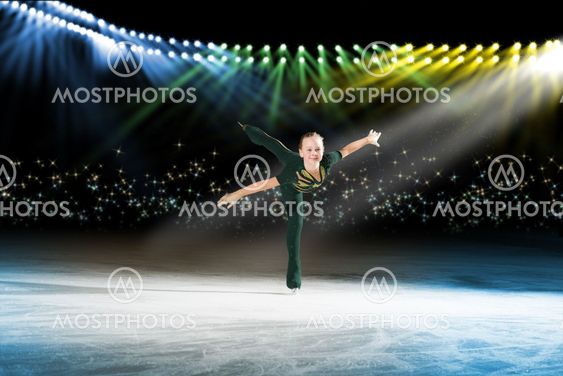 performance of young skaters, ice show