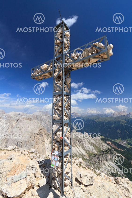 cross on Roda di Vael