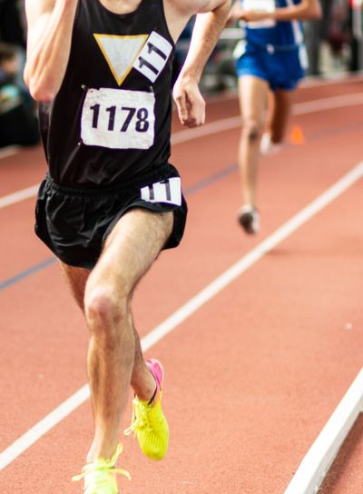 Running race on indoor track