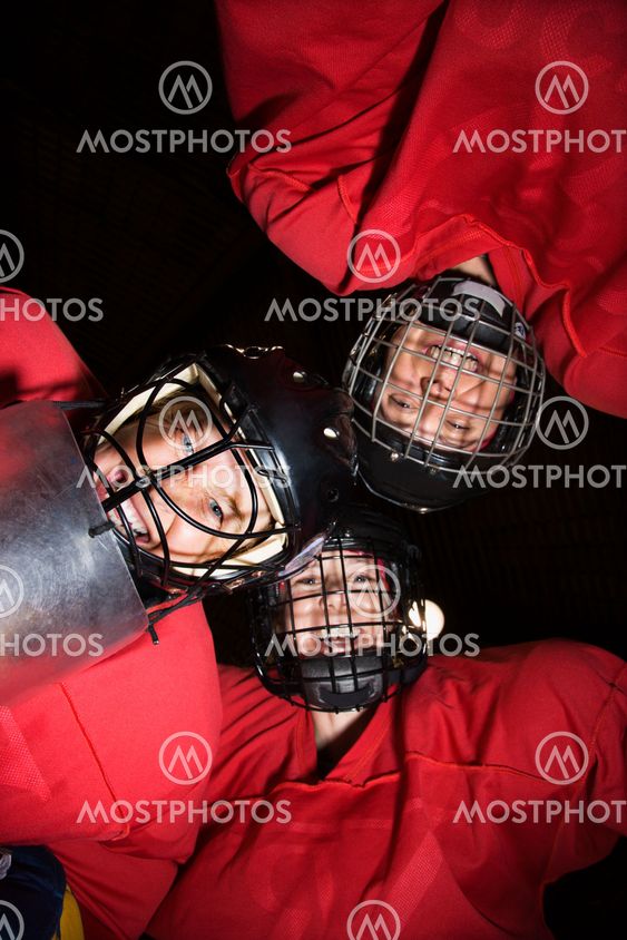 Women hockey player huddle.